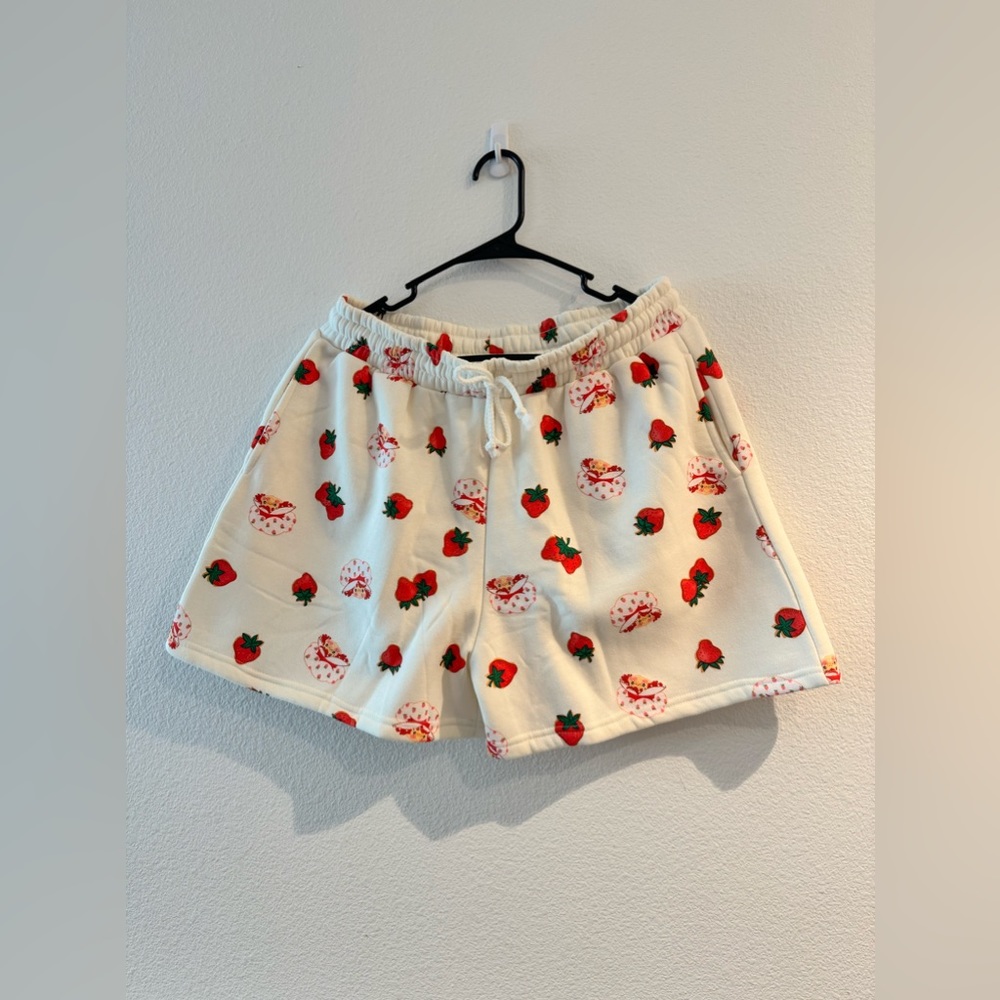 NWOT Strawberry shortcake short (L)